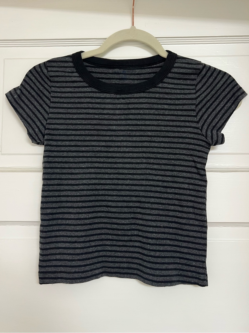 Brandy Melville Striped Black and Gray Crewneck Cropped Tee